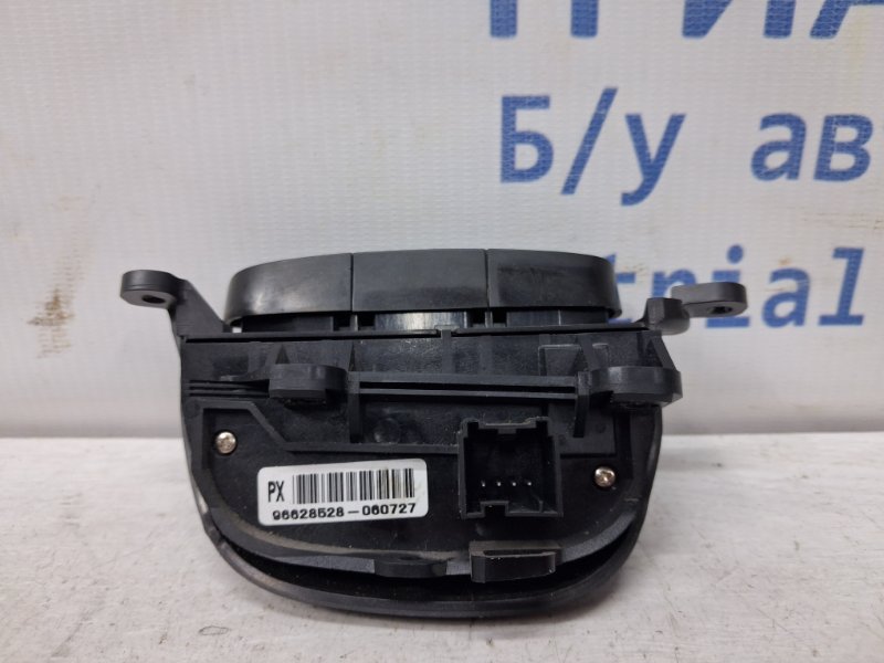Кнопки руля Chevrolet Captiva C100 2.0 Дизель Z20S Кнопки руля Chevrolet Captiva C100 2.0 Дизель Z20S