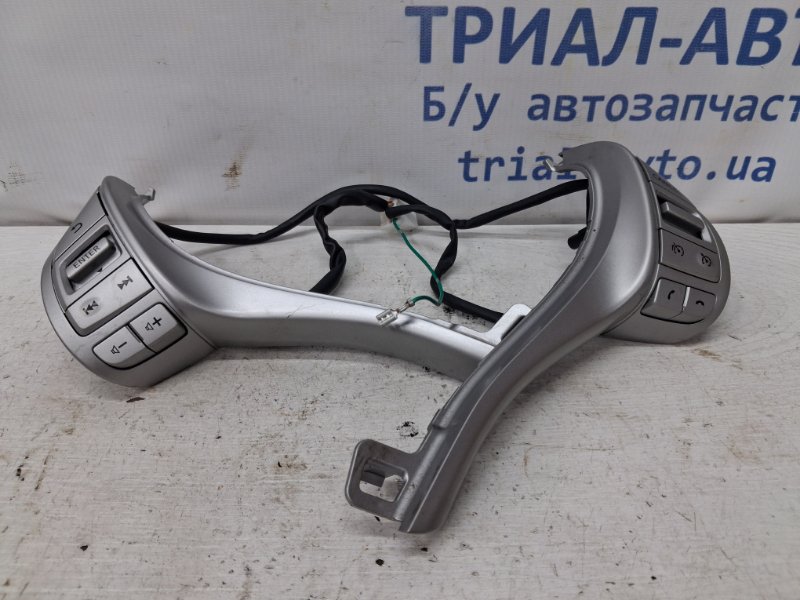 Запчасть кнопки руля Nissan Qashqai 2013-2022 J11 1.6 diesel R9M 255504BC3A Б/У Кнопки руля Nissan Qashqai 2013-2022 J11 1.6 diesel R9M 255504BC3A Б/У