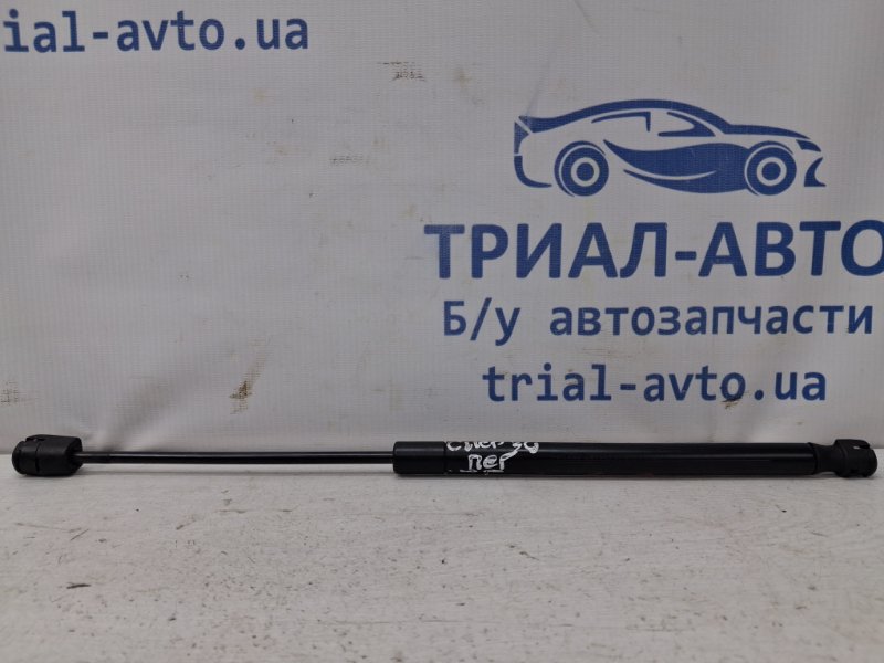Запчасть амортизатор капота Jeep Cherokee 2013-2019 KL 2.4 бензин ED6 68156156AB Б/У Амортизатор капота Jeep Cherokee 2013-2019 KL 2.4 бензин ED6 68156156AB Б/У