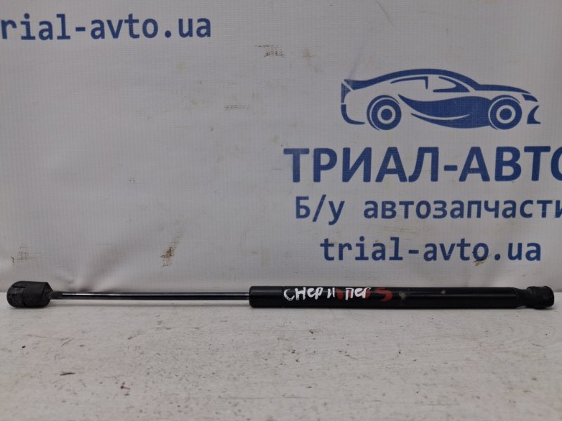 Запчасть амортизатор капота Jeep Cherokee 2013-2019 KL 3.2 бензин EHK 68156156AB Б/У Амортизатор капота Jeep Cherokee 2013-2019 KL 3.2 бензин EHK 68156156AB Б/У