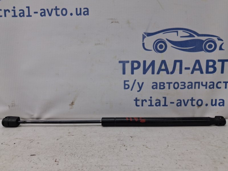 Запчасть амортизатор капота Jeep Cherokee 2013-2019 KL 3.2 бензин EHK 68156156AB Б/У Амортизатор капота Jeep Cherokee 2013-2019 KL 3.2 бензин EHK 68156156AB Б/У