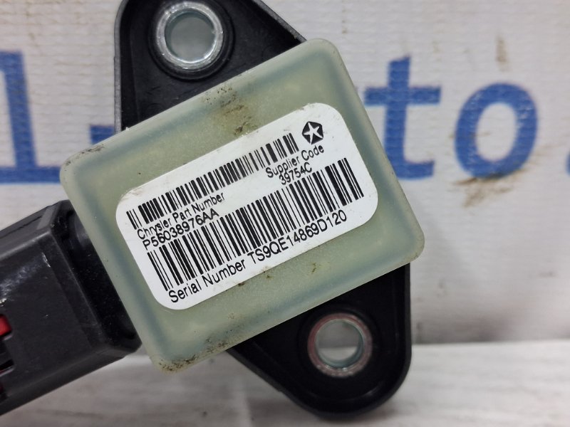 Датчик удара (AIRBAG) Jeep Cherokee KL 2.4 бензин ED6 Датчик удара (AIRBAG) Jeep Cherokee KL 2.4 бензин ED6