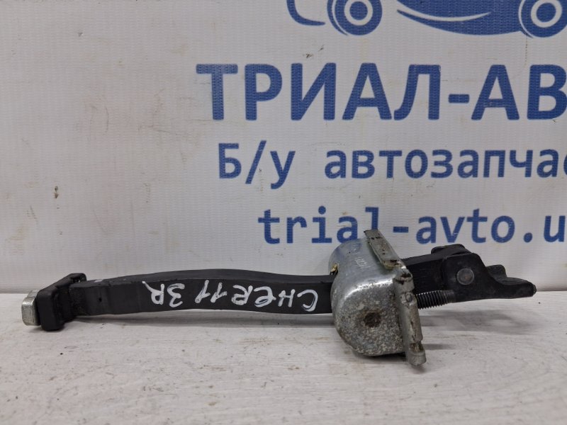 Запчасть ограничитель двери задний правый Jeep Cherokee 2013-2019 KL 3.2 бензин EHK 68103030AD Б/У Ограничитель двери задний правый Jeep Cherokee 2013-2019 KL 3.2 бензин EHK 68103030AD Б/У