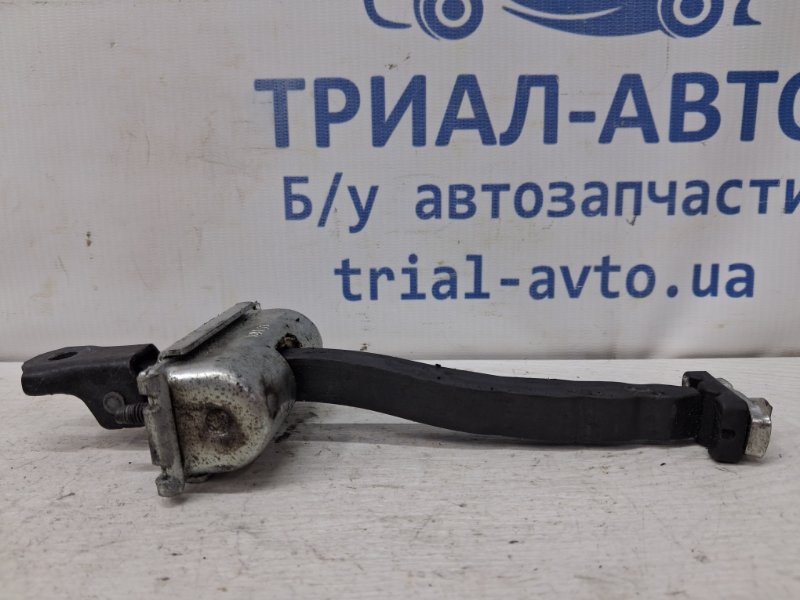Запчасть ограничитель двери задний правый Jeep Cherokee 2013-2019 KL 2.4 бензин ED6 68103032AB Б/У Ограничитель двери задний правый Jeep Cherokee 2013-2019 KL 2.4 бензин ED6 68103032AB Б/У
