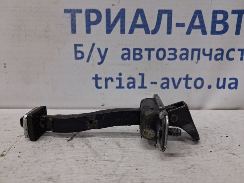Запчасть ограничитель двери задний правый Hyundai Santa fe 2012-2019 DM 2.4 бензин G4KJ 794902W000 Б/У Ограничитель двери задний правый Hyundai Santa fe 2012-2019 DM 2.4 бензин G4KJ 794902W000 Б/У