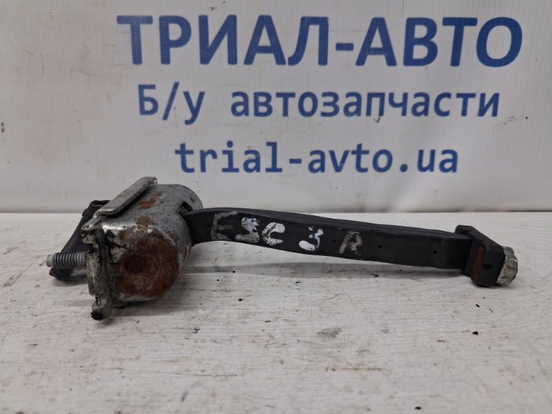 Запчасть ограничитель двери задний правый Ford Escape 2012-2019 3 2.0 бензин ENR90 CJ5Z7827204A Б/У Ограничитель двери задний правый Ford Escape 2012-2019 3 2.0 бензин ENR90 CJ5Z7827204A Б/У
