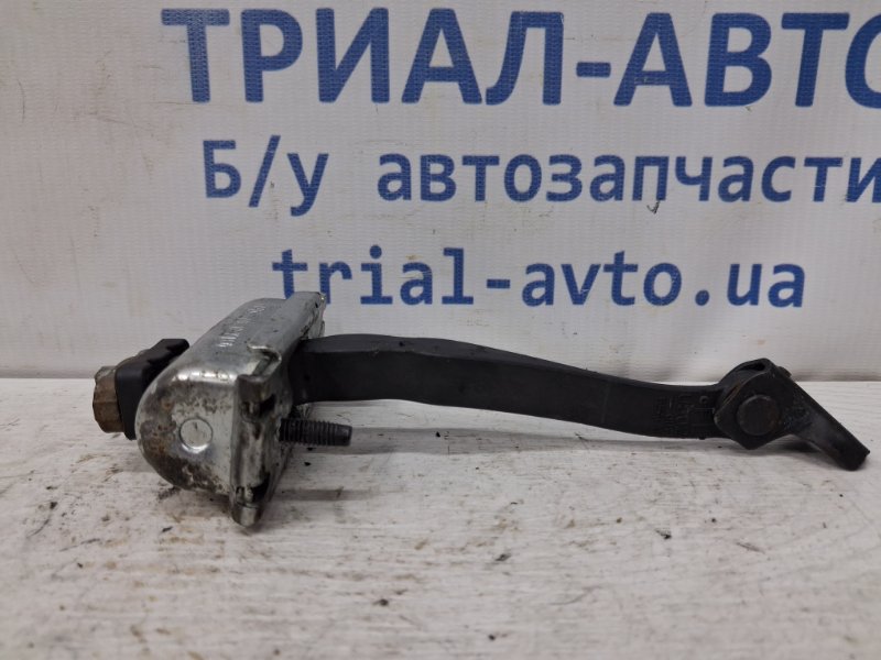 Запчасть ограничитель двери передний правый Ford Explorer 2011-2019 5 3.5 бензин ENKX0 BB5Z7823552A Б/У Ограничитель двери передний правый Ford Explorer 2011-2019 5 3.5 бензин ENKX0 BB5Z7823552A Б/У