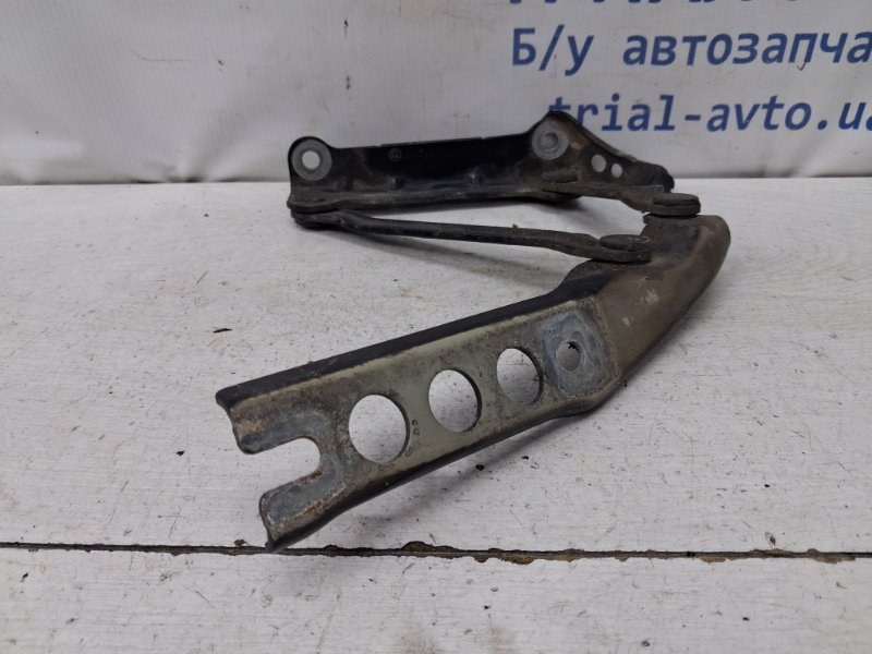 Петля капота правая Fabia 2007-2014 5J 1.4 diesel Петля капота правая Fabia 2007-2014 5J 1.4 diesel