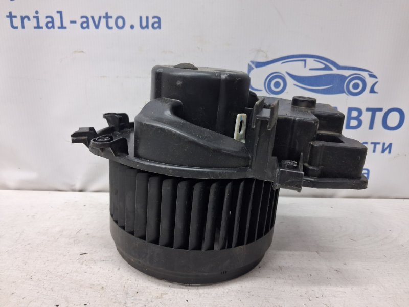 Запчасть моторчик печки Skoda Fabia 2007-2014 5J 1.4 diesel 6Q1819015H Б/У Моторчик печки Skoda Fabia 2007-2014 5J 1.4 diesel 6Q1819015H Б/У