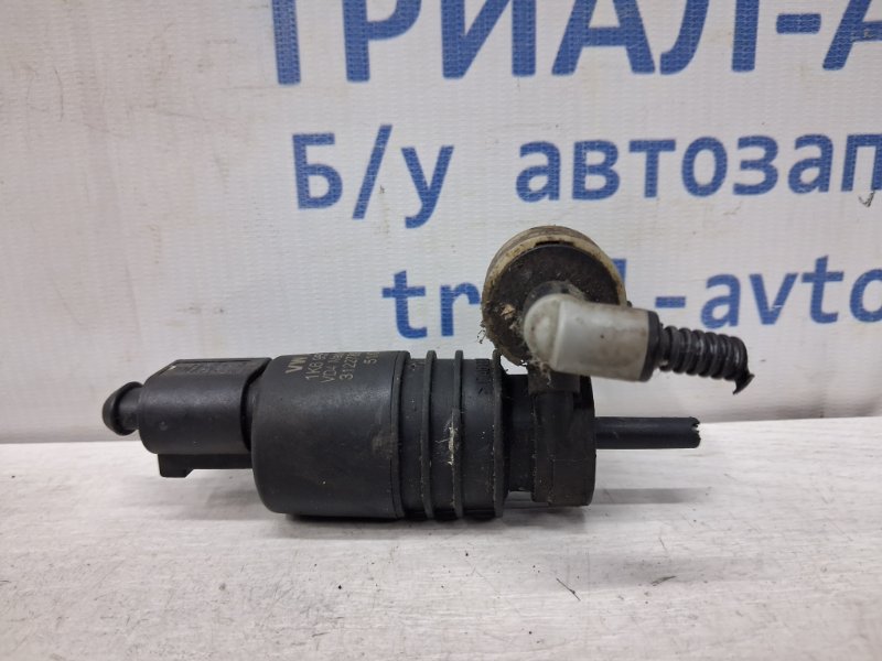 Запчасть насос омывателя стекла Skoda Fabia 2007-2014 5J 1.4 diesel 1J6955651 Б/У Насос омывателя стекла Skoda Fabia 2007-2014 5J 1.4 diesel 1J6955651 Б/У