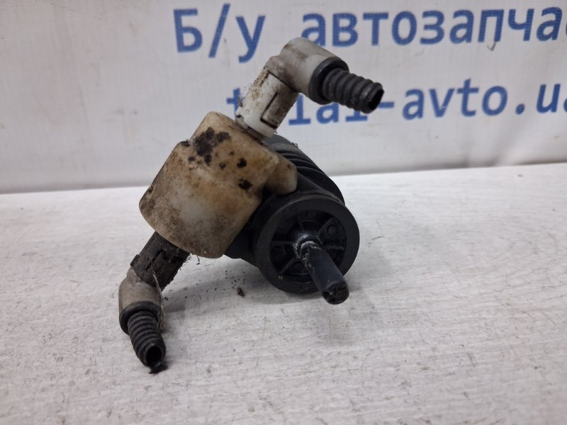 Насос омывателя стекла Fabia 2007-2014 5J 1.4 diesel Насос омывателя стекла Fabia 2007-2014 5J 1.4 diesel