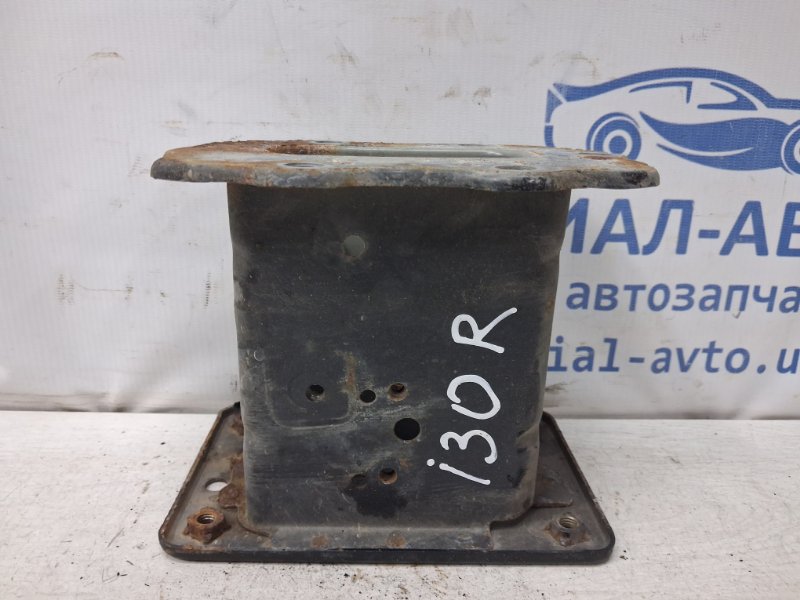 Запчасть кронштейн бампера передний правый Hyundai I30 2007-2012 FD 1.6 бензин G4FC 647201H010 Б/У Кронштейн бампера передний правый Hyundai I30 2007-2012 FD 1.6 бензин G4FC 647201H010 Б/У