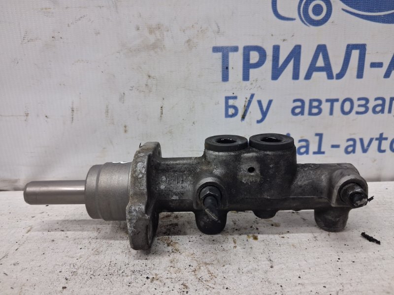 Запчасть тормозной цилиндр главный Hyundai I30 2007-2012 FD 1.6 бензин G4FC 585101H200 Б/У Тормозной цилиндр главный Hyundai I30 2007-2012 FD 1.6 бензин G4FC 585101H200 Б/У