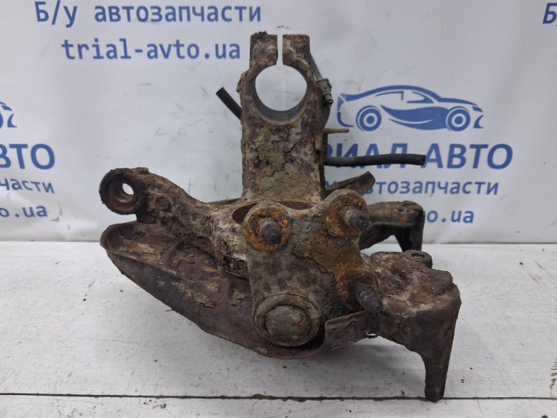Кулак поворотный левый со ступицей Skoda Fabia 5J 1.4 diesel Кулак поворотный левый со ступицей Skoda Fabia 5J 1.4 diesel