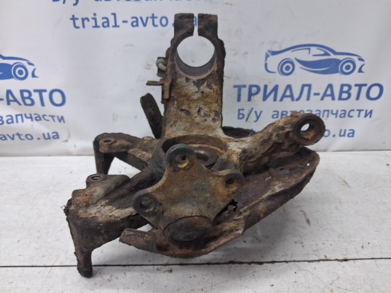 Кулак поворотный правый со ступицей Skoda Fabia 5J 1.4 diesel Кулак поворотный правый со ступицей Skoda Fabia 5J 1.4 diesel