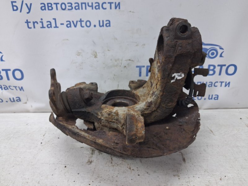 Кулак поворотный правый со ступицей Fabia 2007-2014 5J 1.4 diesel Кулак поворотный правый со ступицей Fabia 2007-2014 5J 1.4 diesel