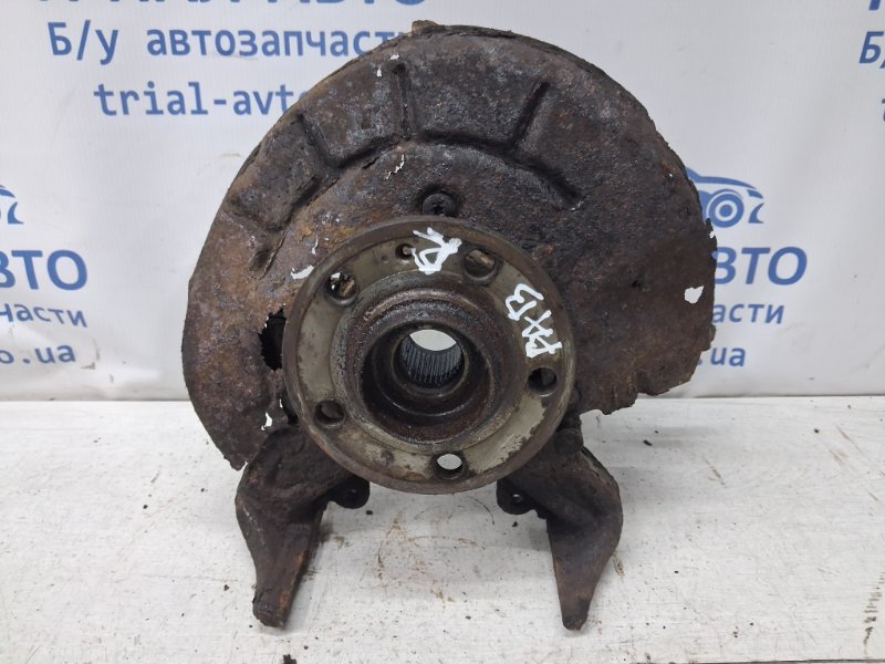 Кулак поворотный правый со ступицей Fabia 2007-2014 5J 1.4 diesel Кулак поворотный правый со ступицей Fabia 2007-2014 5J 1.4 diesel