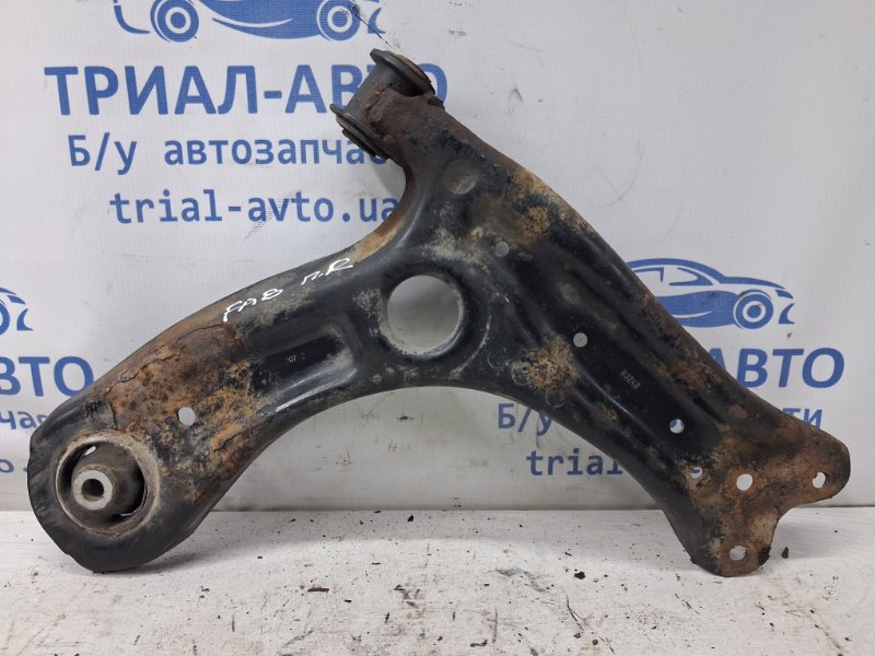 Запчасть рычаг правый Skoda Fabia 2007-2014 5J 1.4 diesel 6R0407152 Б/У Рычаг правый Skoda Fabia 2007-2014 5J 1.4 diesel 6R0407152 Б/У