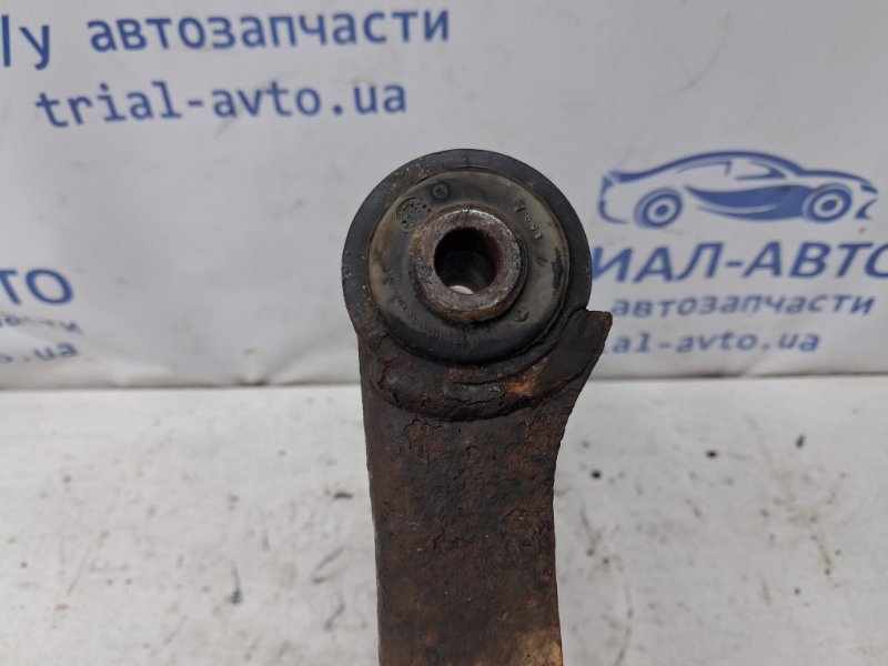 Рычаг правый Skoda Fabia 5J 1.4 diesel Рычаг правый Skoda Fabia 5J 1.4 diesel