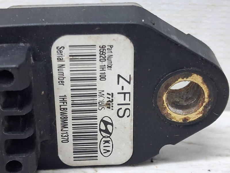 Датчик удара (AIRBAG) Hyundai I30 FD 1.6 бензин G4FC Датчик удара (AIRBAG) Hyundai I30 FD 1.6 бензин G4FC