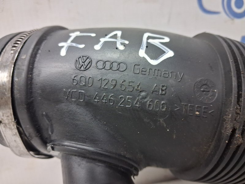 Патрубок воздушного фильтра Fabia 2007-2014 5J 1.4 diesel Патрубок воздушного фильтра Fabia 2007-2014 5J 1.4 diesel