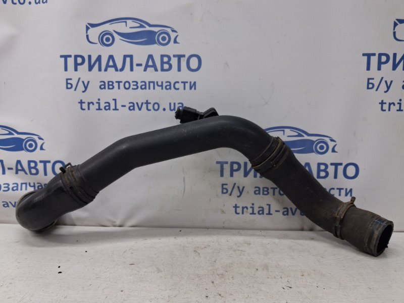 Патрубок интеркулера Skoda Fabia 5J 1.4 diesel Патрубок интеркулера Skoda Fabia 5J 1.4 diesel