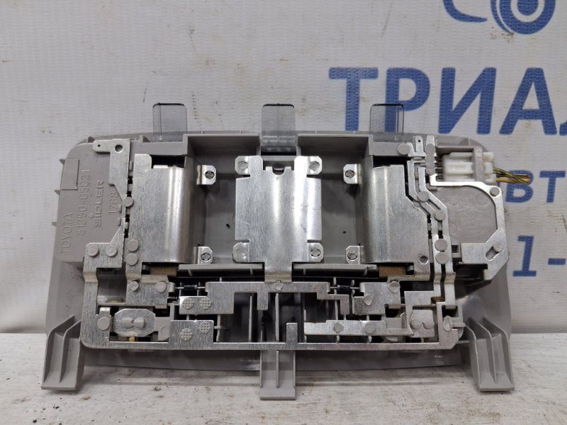 Плафон задний Avensis 2002-2010 T25 2.0 diesel 1ADFTV Плафон задний Avensis 2002-2010 T25 2.0 diesel 1ADFTV
