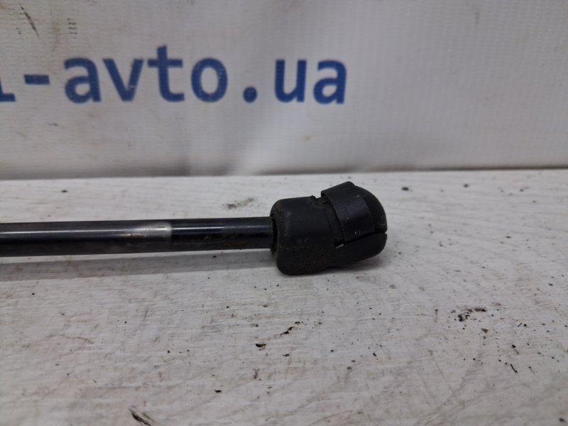 Амортизатор крышки багажника правый Avensis 2002-2010 T25 2.0 diesel 1ADFTV Амортизатор крышки багажника правый Avensis 2002-2010 T25 2.0 diesel 1ADFTV