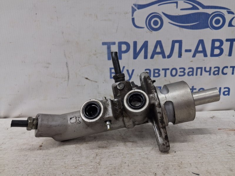 Тормозной цилиндр главный Toyota Avensis T25 2.0 diesel 1ADFTV