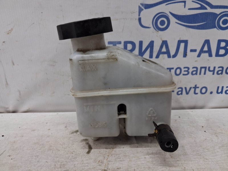 Бачок главного тормозного цилиндра I30 2007-2012 FD 1.6 бензин G4FC Бачок главного тормозного цилиндра I30 2007-2012 FD 1.6 бензин G4FC