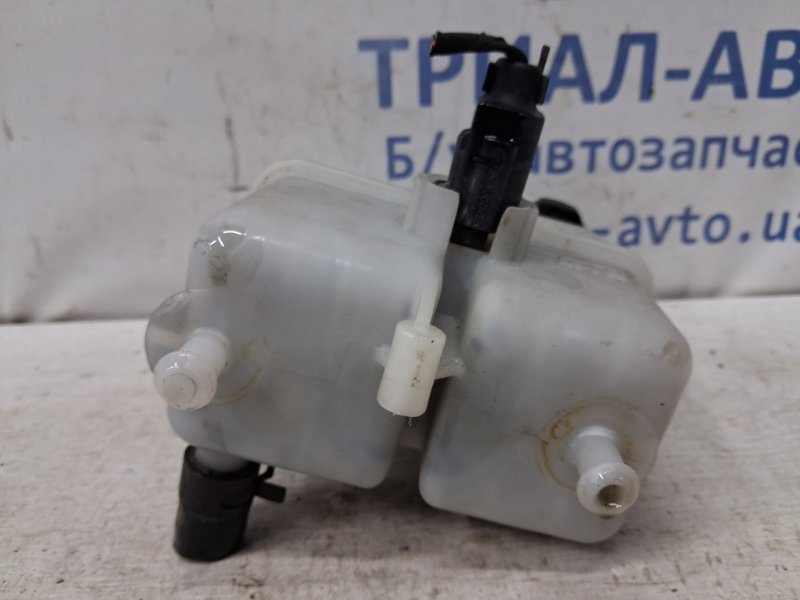 Бачок главного тормозного цилиндра I30 2007-2012 FD 1.6 бензин G4FC Бачок главного тормозного цилиндра I30 2007-2012 FD 1.6 бензин G4FC