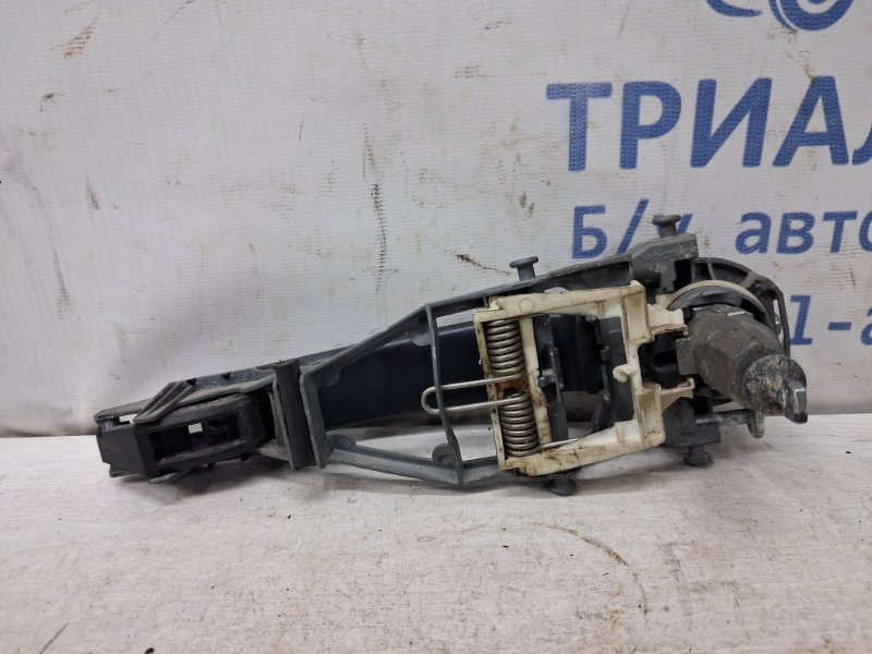 Ручка двери внешняя передняя правая Skoda Fabia 5J 1.4 diesel Ручка двери внешняя передняя правая Skoda Fabia 5J 1.4 diesel