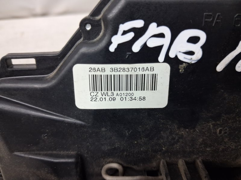 Замок двери передний правый Fabia 2007-2014 5J 1.4 diesel Замок двери передний правый Fabia 2007-2014 5J 1.4 diesel