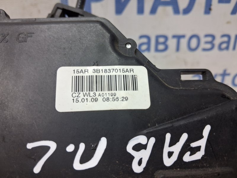Замок двери передний левый Fabia 2007-2014 5J 1.4 diesel Замок двери передний левый Fabia 2007-2014 5J 1.4 diesel