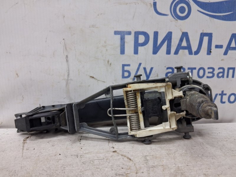 Ручка двери внешняя передняя левая Skoda Fabia 5J 1.4 diesel Ручка двери внешняя передняя левая Skoda Fabia 5J 1.4 diesel