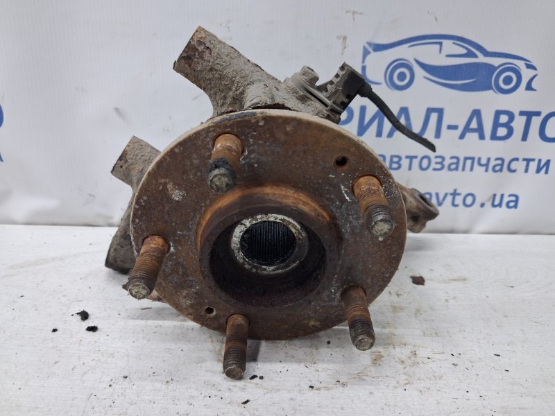 Кулак поворотный левый со ступицей Ceed 2006-2012 ED 1.6 diesel D4FB Кулак поворотный левый со ступицей Ceed 2006-2012 ED 1.6 diesel D4FB