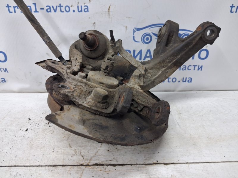 Цапфа задняя левая со ступицей Toyota Avensis T25 2.0 diesel 1ADFTV Цапфа задняя левая со ступицей Toyota Avensis T25 2.0 diesel 1ADFTV