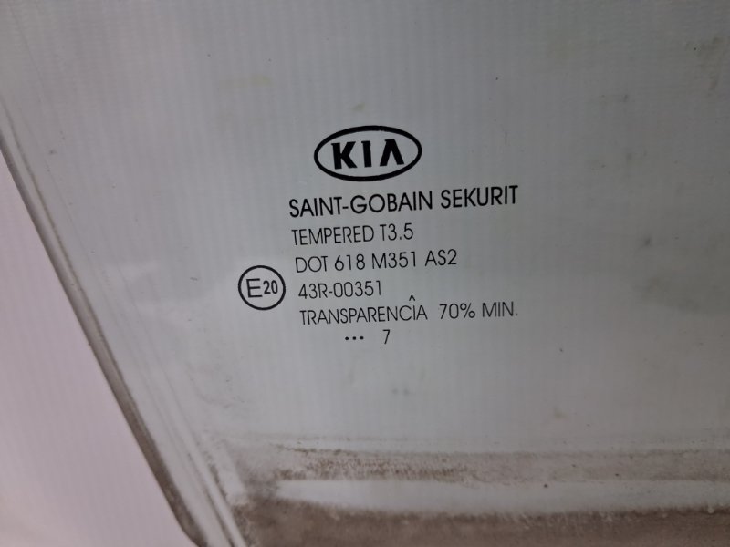 Стекло двери переднее правое Kia Ceed ED 1.6 diesel D4FB Стекло двери переднее правое Kia Ceed ED 1.6 diesel D4FB