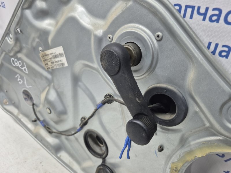 Стеклоподъемник задний левый (ручной) Ceed 2006-2012 ED 1.6 diesel D4FB Стеклоподъемник задний левый (ручной) Ceed 2006-2012 ED 1.6 diesel D4FB