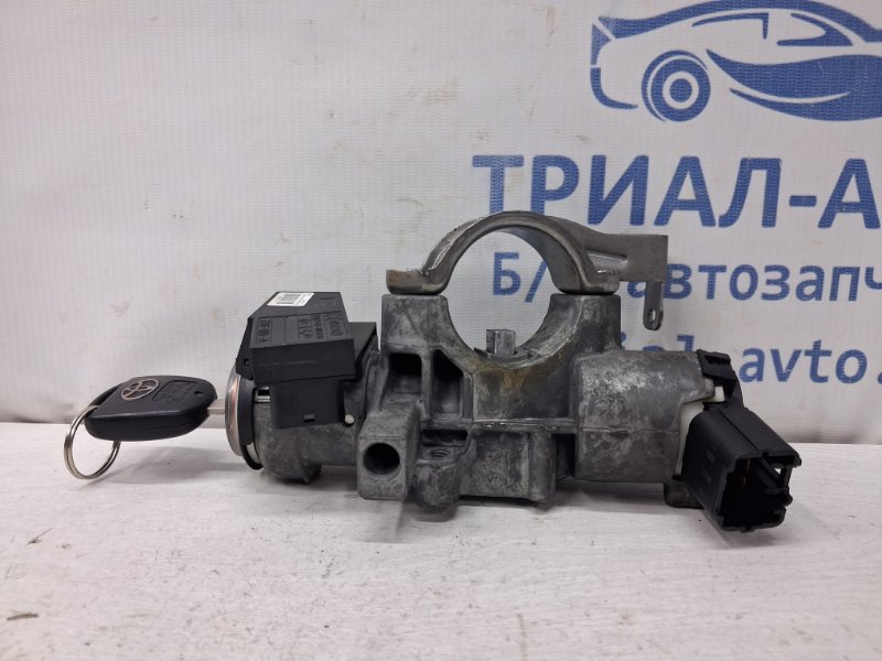 Замок зажигания Toyota Avensis T25 2.0 diesel 1ADFTV