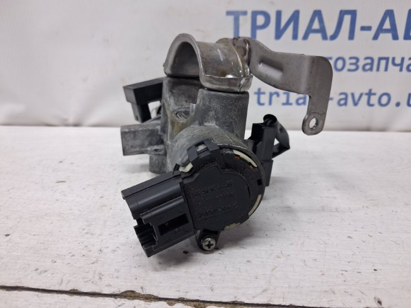 Замок зажигания Avensis 2002-2010 T25 2.0 diesel 1ADFTV