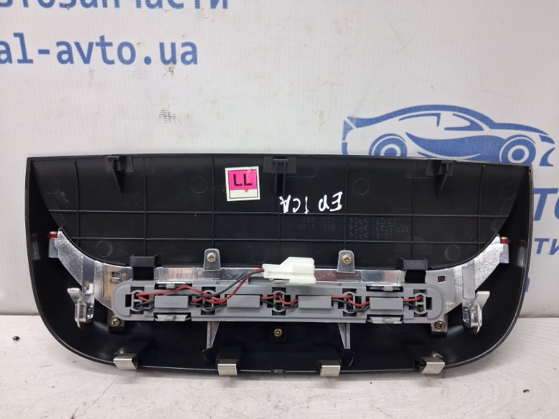 Фонарик задней полки Chevrolet Epica V250 2.5 бензин X25D1 Фонарик задней полки Chevrolet Epica V250 2.5 бензин X25D1