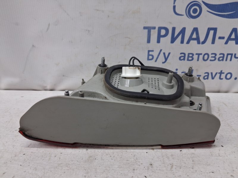 Фонарь задний внутренний правый Chevrolet Epica V250 2.5 бензин X25D1