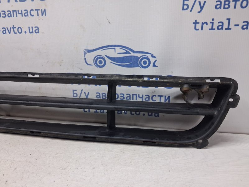 Решетка бампера центральная Kia Ceed ED 1.6 diesel D4FB Решетка бампера центральная Kia Ceed ED 1.6 diesel D4FB