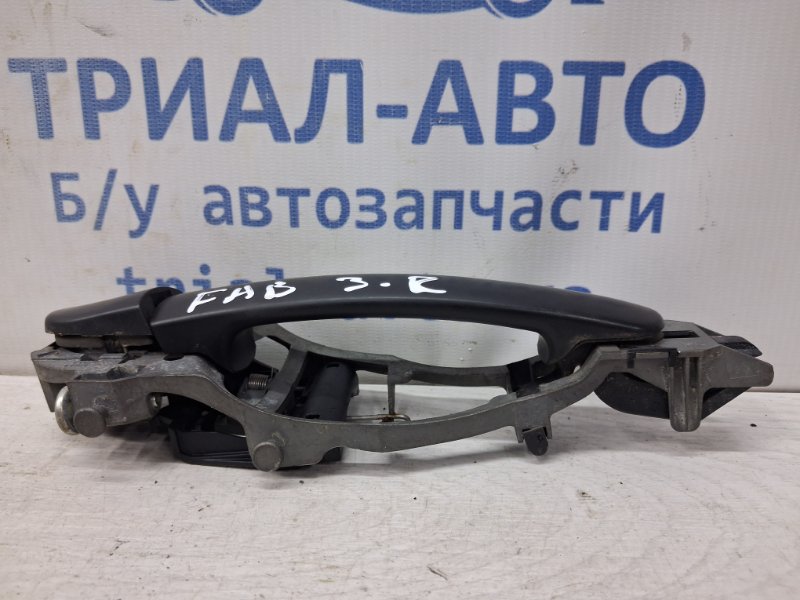 Ручка двери внешняя задняя правая Fabia 2007-2014 5J 1.4 diesel Ручка двери внешняя задняя правая Fabia 2007-2014 5J 1.4 diesel