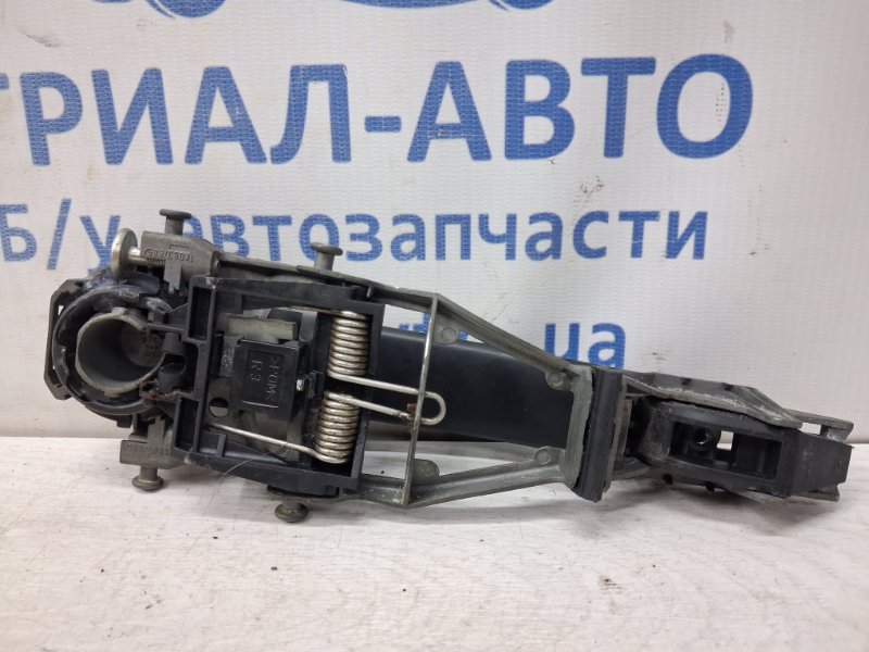 Ручка двери внешняя задняя правая Skoda Fabia 5J 1.4 diesel Ручка двери внешняя задняя правая Skoda Fabia 5J 1.4 diesel