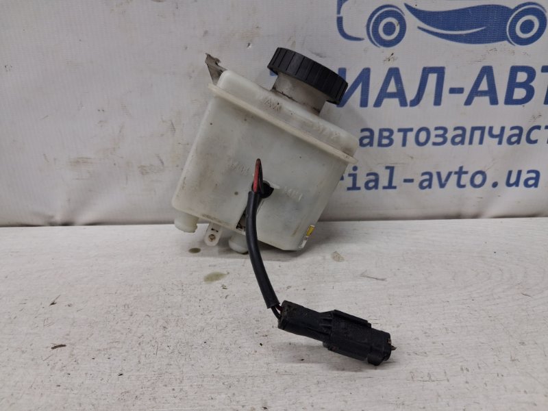 Запчасть бачок главного тормозного цилиндра Chevrolet Epica 2006-2013 V250 2.5 бензин X25D1 96475839 Б/У Бачок главного тормозного цилиндра Chevrolet Epica 2006-2013 V250 2.5 бензин X25D1 96475839 Б/У