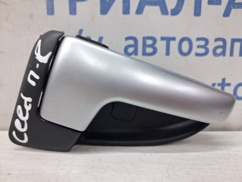 Запчасть ручка двери внутренняя правая Kia Ceed 2006-2012 ED 1.6 diesel D4FB 826201H010 Б/У Ручка двери внутренняя правая Kia Ceed 2006-2012 ED 1.6 diesel D4FB 826201H010 Б/У