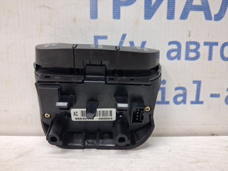 Кнопки руля Chevrolet Epica V250 2.5 бензин X25D1 Кнопки руля Chevrolet Epica V250 2.5 бензин X25D1
