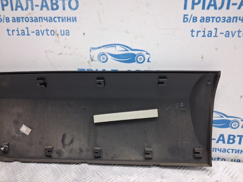 Накладка двери задняя левая Tucson 2004-2009 JM 2.0 diesel D4EA Накладка двери задняя левая Tucson 2004-2009 JM 2.0 diesel D4EA